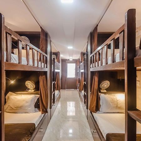 Awesome Dormitory - Men Only Mumbai Dış mekan fotoğraf