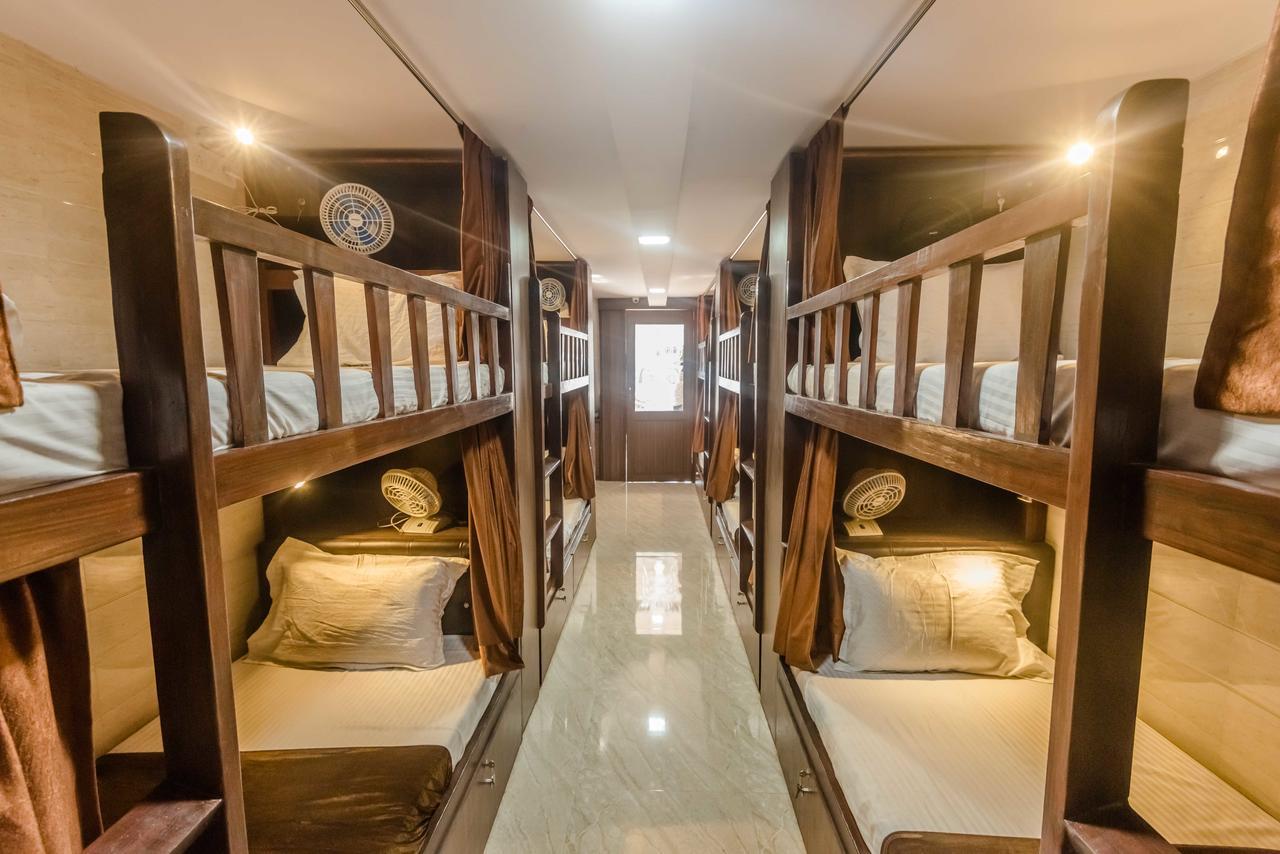 Awesome Dormitory - Men Only Mumbai Dış mekan fotoğraf